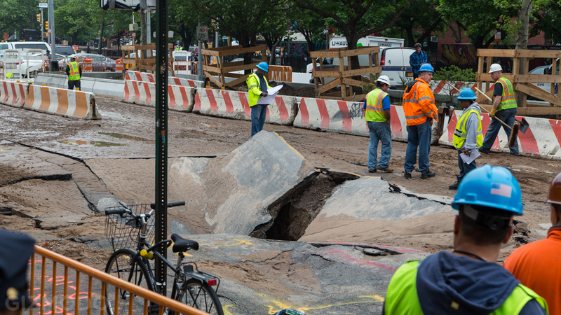 Illustration for article titled A Giant Sinkhole Just Opened Up in the Middle of Manhattan